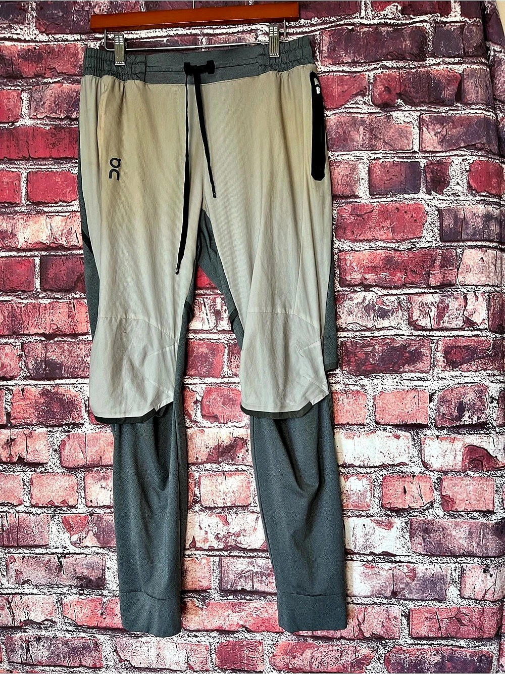 On Running Men's Running Pants Performance Colorblock Track Joggers M